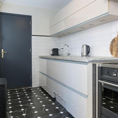 Petite Room With Wifi, Ac, And Shared Kitchen 튈뷔르흐 외부 사진