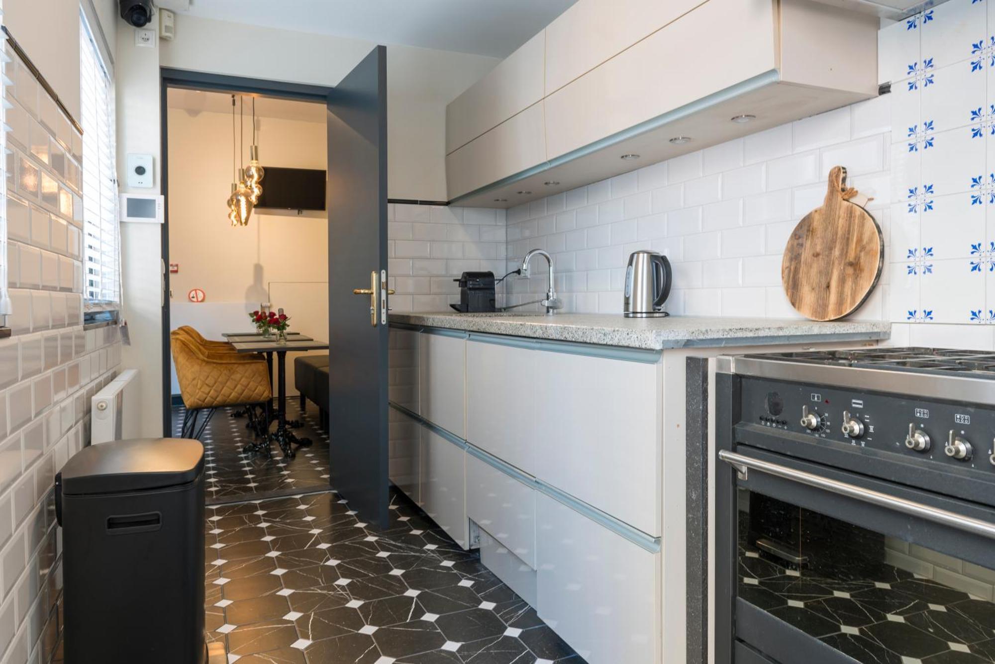 Petite Room With Wifi, Ac, And Shared Kitchen 튈뷔르흐 외부 사진