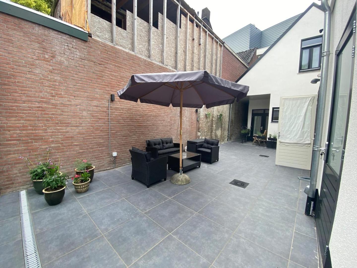 Petite Room With Wifi, Ac, And Shared Kitchen 튈뷔르흐 외부 사진