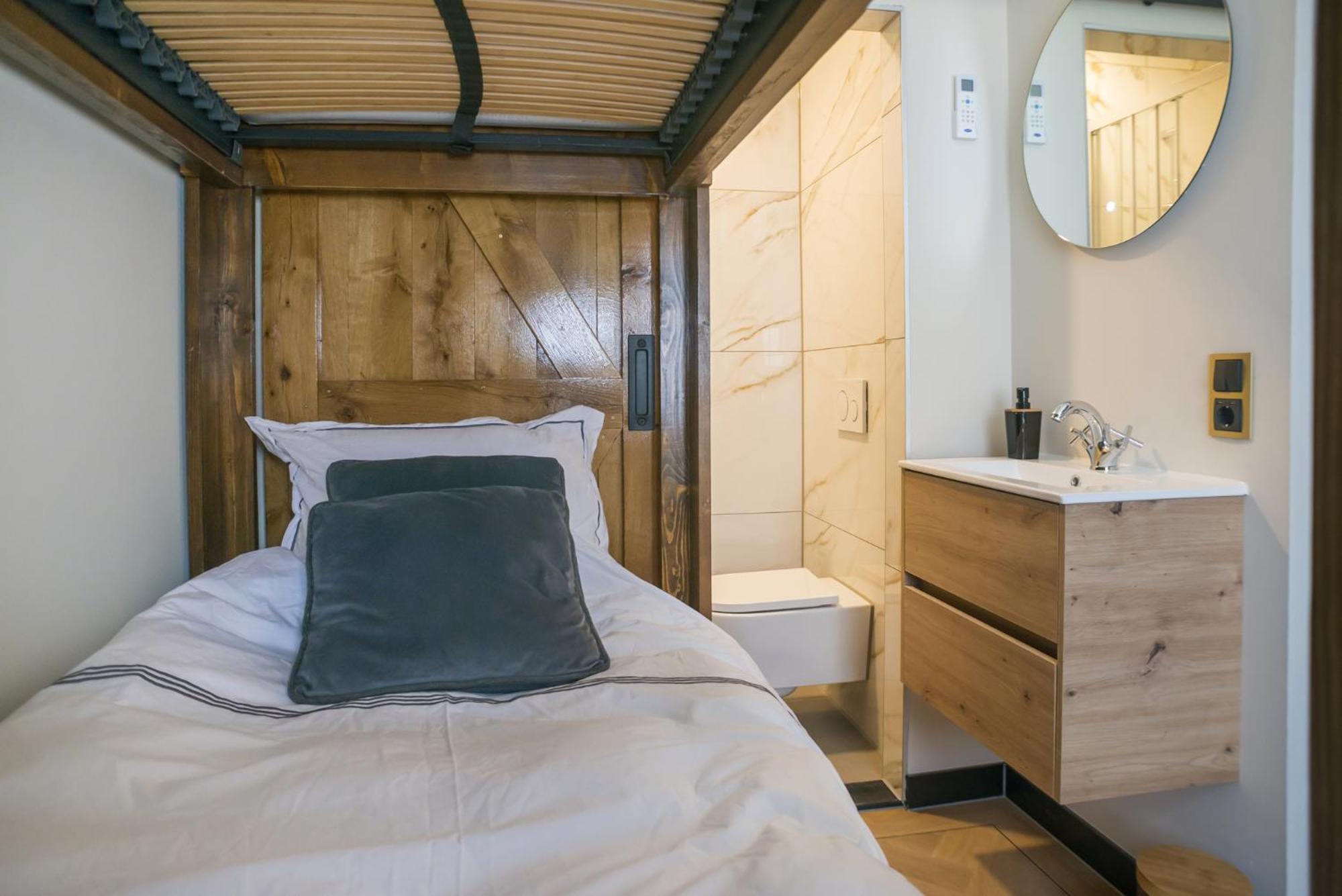 Petite Room With Wifi, Ac, And Shared Kitchen 튈뷔르흐 외부 사진
