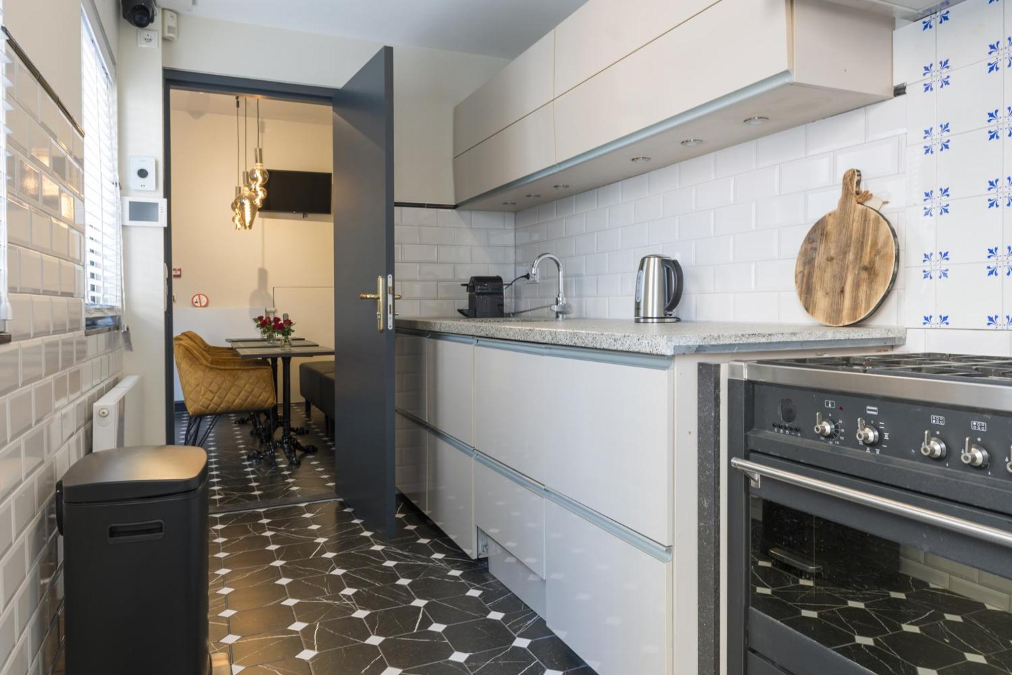 Petite Room With Wifi, Ac, And Shared Kitchen 튈뷔르흐 외부 사진