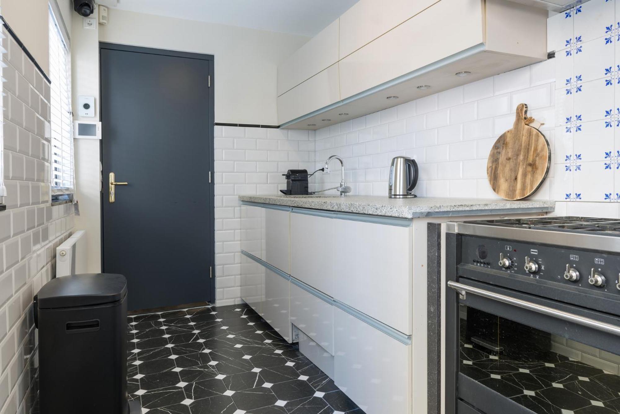 Petite Room With Wifi, Ac, And Shared Kitchen 튈뷔르흐 외부 사진